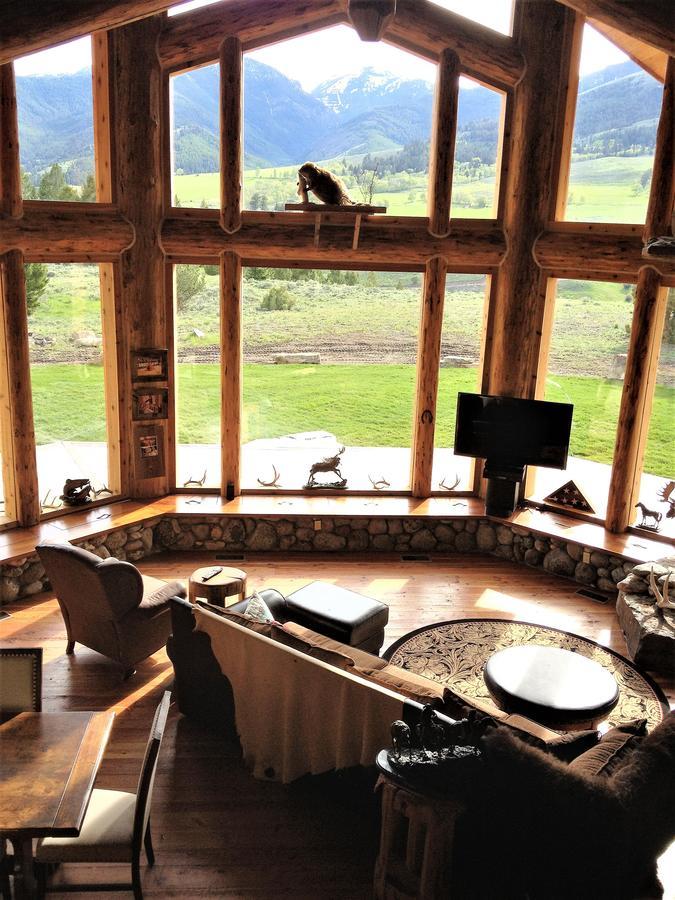 Mcdonald'S Ranch Lodge Gardiner Exterior photo