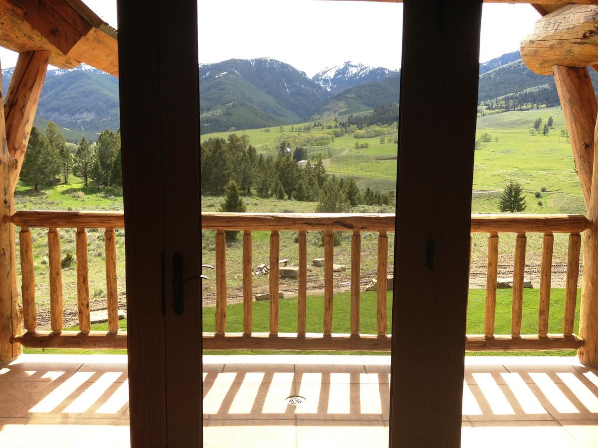 Mcdonald'S Ranch Lodge Gardiner Exterior photo